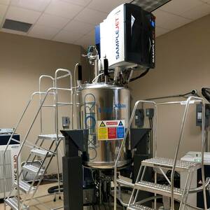 An image of the CCRC - UGA - Bruker Avance III 600 MHz instrument.